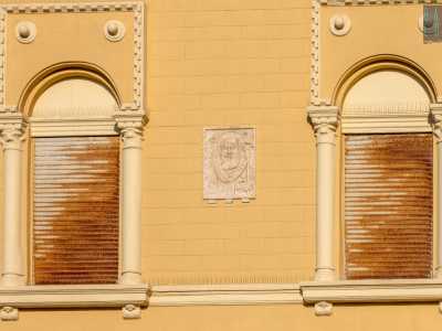 ...vi � un bassorilievo raffigurante San Nicola